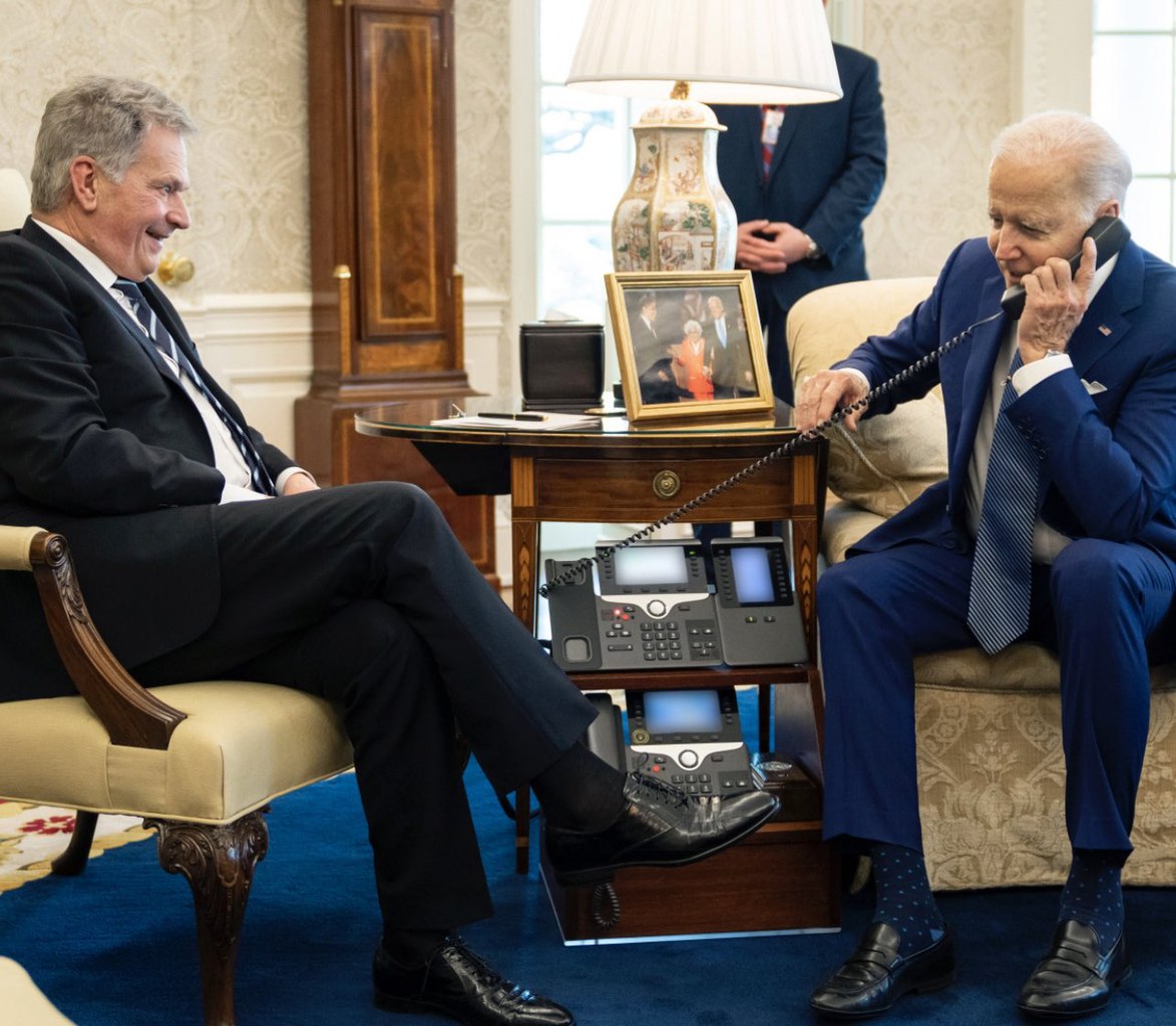Niinistö and Biden in the White House in 2022 (Executive Office of the President of the United States., Public domain, via Wikimedia Commons). Source: https://commons.wikimedia.org/wiki/File:Niinist%C3%B6_%26_Biden_in_White_House_in_2022.jpg