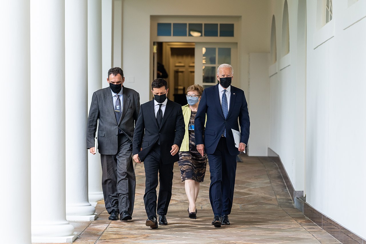 President Joe Biden walks with Ukraine President Volodymyr Zelenskyy and their interpreters along the West Colonnade of the White House, Wednesday, September 1, 2021, on their way to the State Dining Room for an expanded bilateral meeting. (The White House, Public domain, via Wikimedia Commons). Source: https://commons.wikimedia.org/wiki/File:P20210901AS-1039_(51706788263).jpg