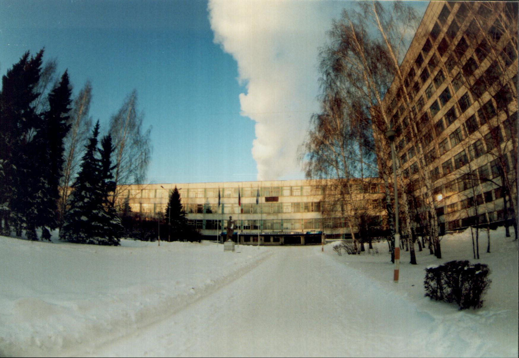 Ulyanovsk Mechanical Plant in Russia (Yuriy Lapitskiy, CC BY-SA 3.0 , via Wikimedia Commons). Source: https://commons.wikimedia.org/wiki/File:Ulyanovsk_Mechanical_Plant_main_entrance.jpg