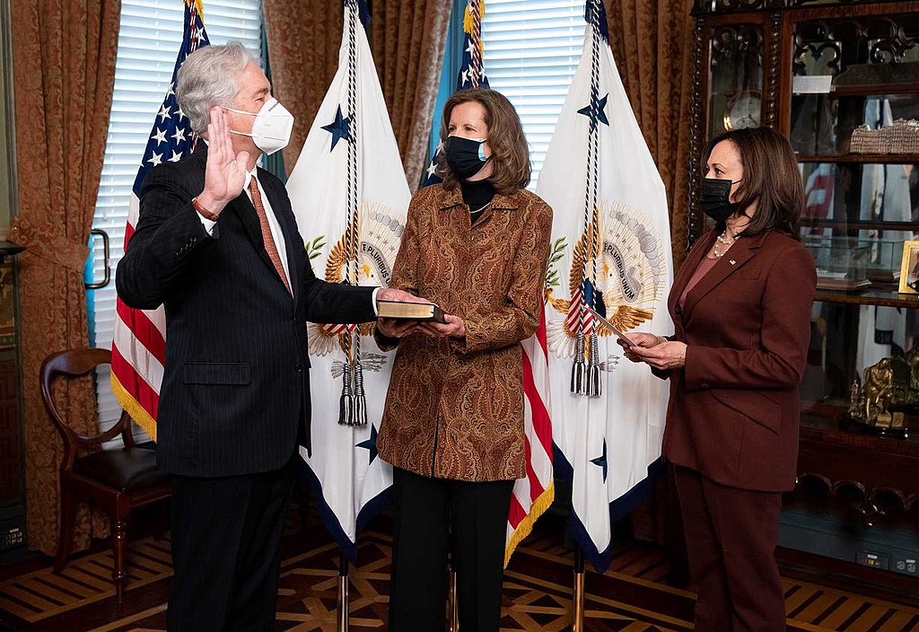 William Joseph Burns ceremonially sworn in as CIA director by Kamala Harris on March 23, 2021 (CIA, Public domain, via Wikimedia Commons). Source: https://commons.wikimedia.org/wiki/File:William_Burns_Swear-In.jpg