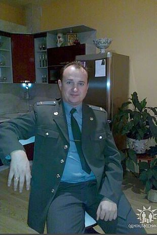 Russian Colonel Vitaly Kovtun (East2West via Mirror UK). Source: https://www.mirror.co.uk/news/world-news/two-russian-colonels-caught-foul-27110144