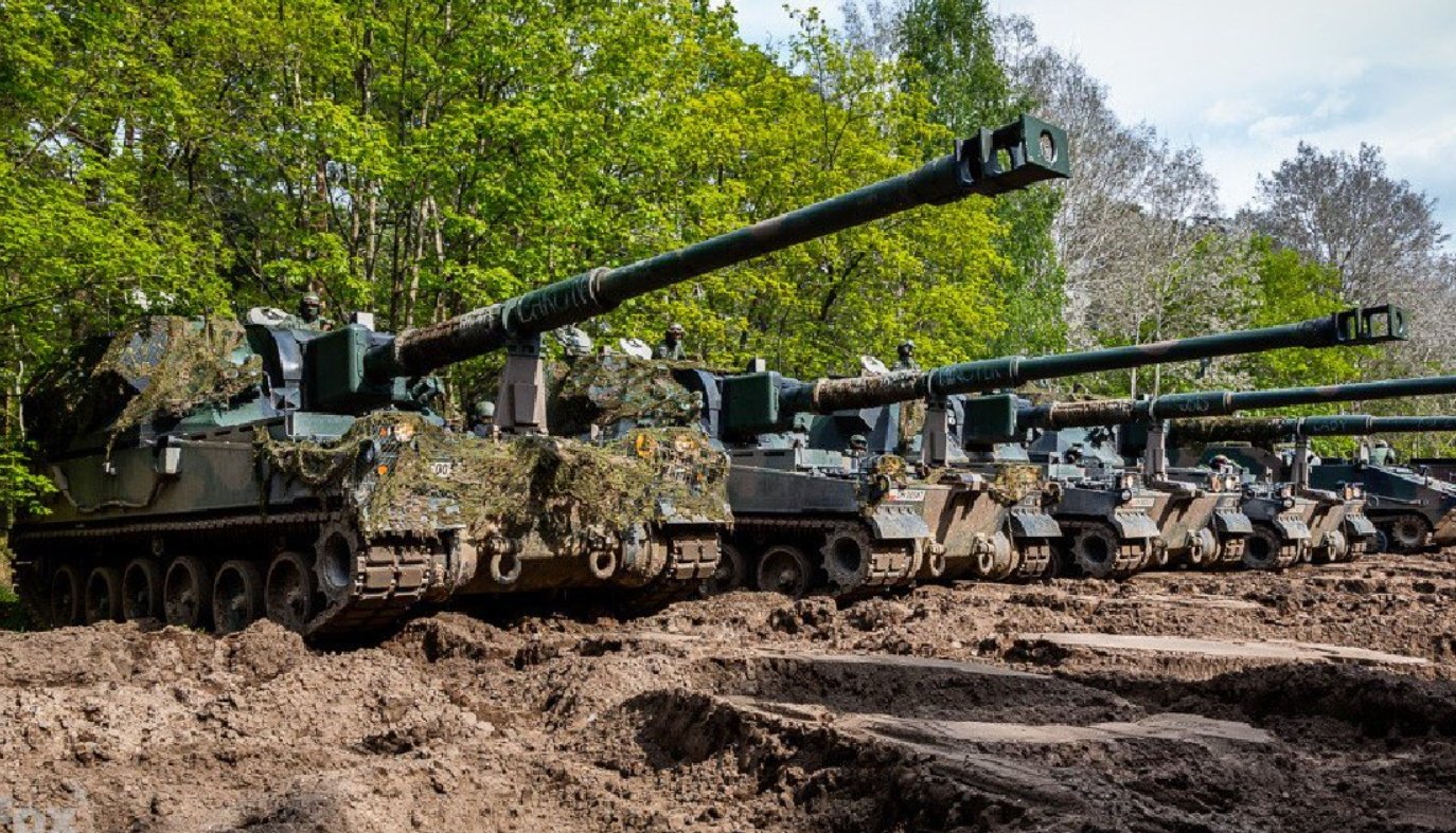 AHS Krab Howitzers now in the frontlines in Ukraine (AFU Stratcom). Source: https://www.facebook.com/photo.php?fbid=390463803122273&set=pb.100064759688795.-2207520000..&type=3