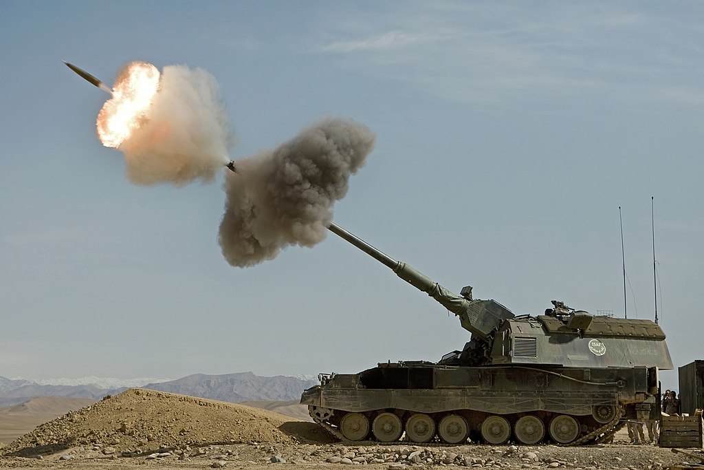 A Dutch Panzerhaubitze 2000 fires a round in Afghanistan (Gerben van Es/Ministerie van Defensie, CC0, via Wikimedia Commons). Source: https://commons.wikimedia.org/wiki/File:Dutch_Panzerhaubitz_fires_in_Afghanistan.jpg