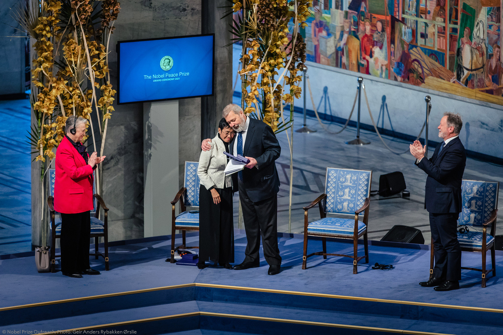 Maria Ressa (left) and Dmitry Muratov (right) after receiving their Nobel Peace Prizes in Oslo, Norway (The Nobel Prize). Source: https://twitter.com/NobelPrize/status/1471480488661553152