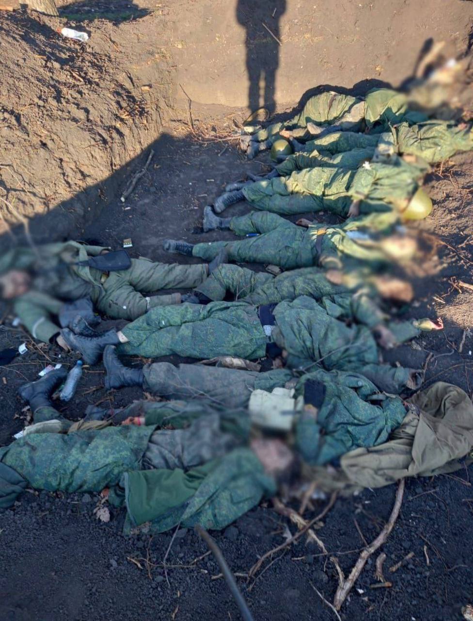 Dead Russian soldiers found abandoned by their comrades in a ditch in Ukraine (Canadian Ukrainian Volunteer). Source: https://twitter.com/CanadianUkrain1/status/1512777951955369992