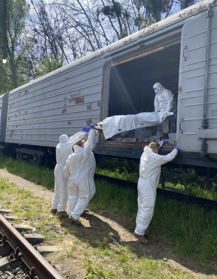 Dead Russian soldiers stored in refrigerated trains in Ukraine. Russian forces left them in Ukraine possibly to hide their casualty numbers (Lindsey Hilsum). Source: https://twitter.com/lindseyhilsum/status/1524444970232524800