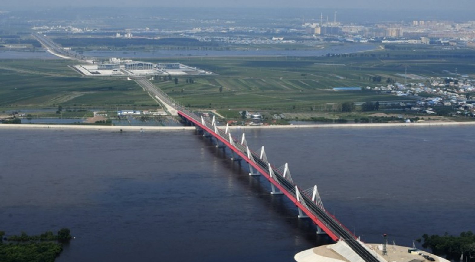 The newly opened Blagoveshchensk-Heihe bridge (Elijah J. Magnier). Source: https://twitter.com/ejmalrai/status/1535315699979145217