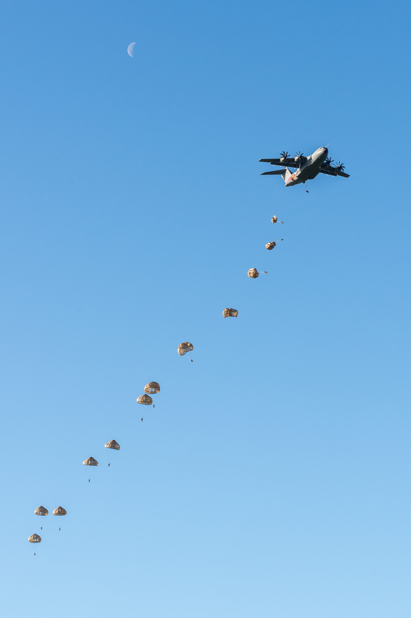 French Paratroopers conducting operation Thunder Lynx over Estonia (NATO Joint Force Command Brunssum - JFCBS). Source: https://twitter.com/NATOJFCBS/status/1539566098063958016