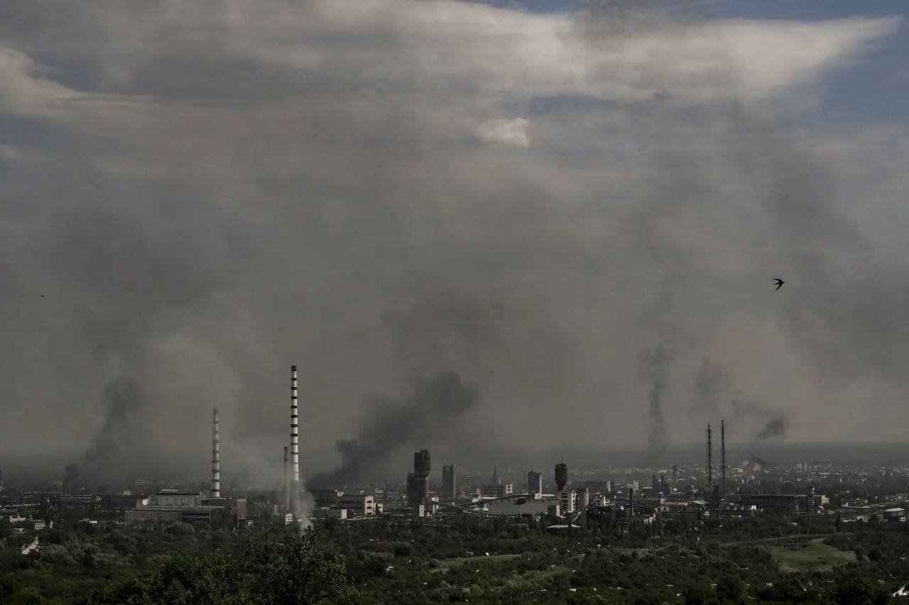 The Azot Chemical Plant in Severodonetsk (D.Emery). Source: https://twitter.com/DemeryUK/status/1537057392902475776