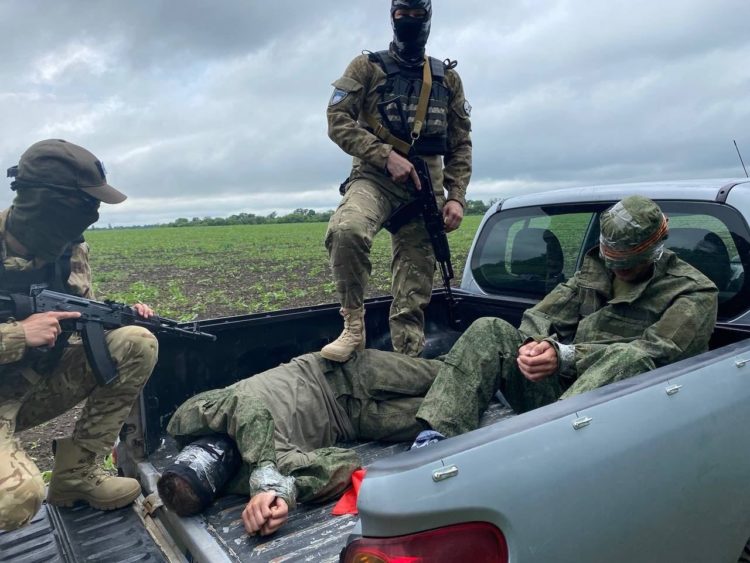 Russians Fighting for Ukraine Capture Ukrainians Fighting for Russia