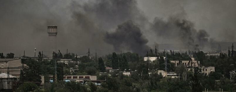 Areas of Severodonetsk rumored to be the Azot Chemical Plant being bombed (Serhiy Hayday). Source: https://twitter.com/serhey_hayday/status/1538248845641097220