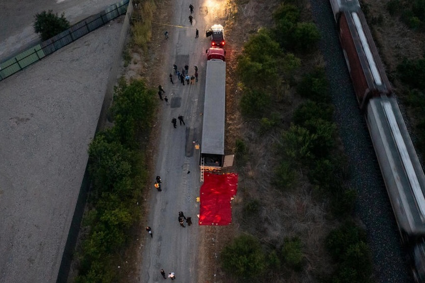 Tractor-trailer truck with 46 dead migrants inside (Hong Kong United Times).