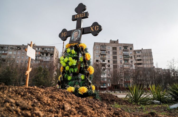 Russian Forces Exhume Huge Number of Corpses in Mariupol