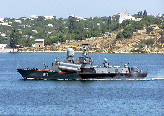 Russian Guided Missile Corvette Mirazh in Sevastopol (Mil.ru, CC BY 4.0 , via Wikimedia Commons). Source: https://commons.wikimedia.org/wiki/File:Russian_Guided_Missile_Corvette_Mirazh_in_Sevastopol.jpg