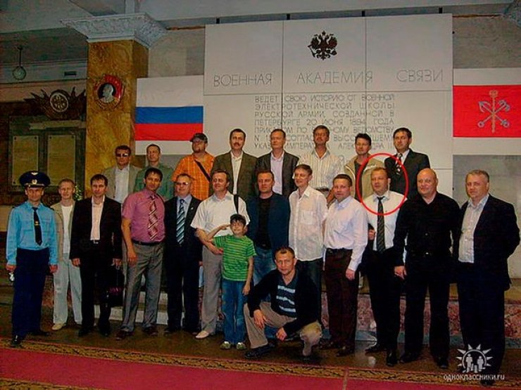 A photograph of Vadim Zimin. He is found encircled in red (Apolline Petit). Source: https://apolline-petit.com/in-russia-putins-guard-who-was-carrying-his-nuclear-suitcase-tried-to-shoot-himself-media-photo