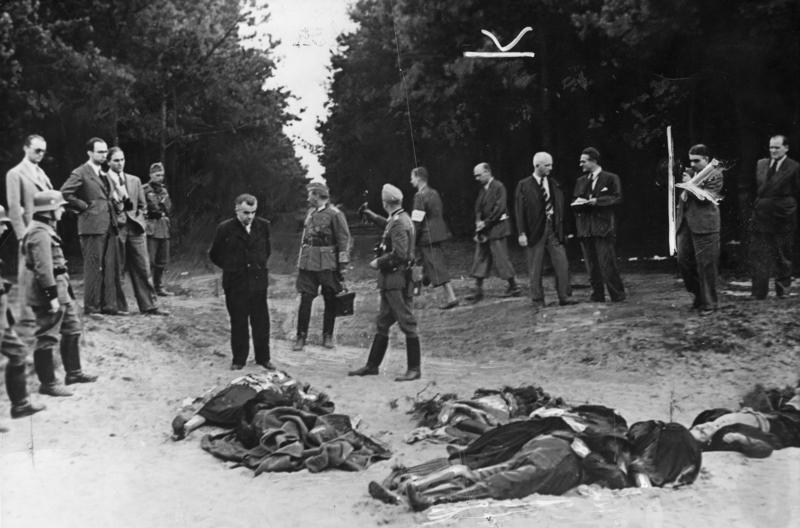 Wehrmacht soldiers showed alleged German victims