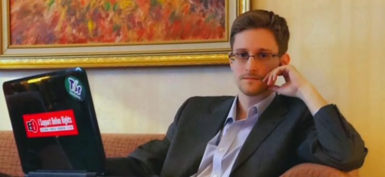 Putin Gives Russian Citizenship To Snowden: Will He Be Mobilized?