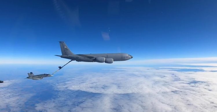 Watch: This is how an F-18 Refuels