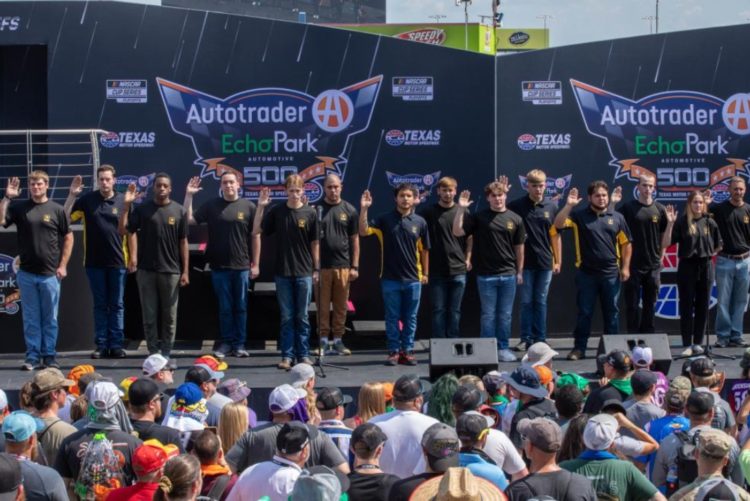 2022 NASCAR Cup Series Becomes Military Recruitment Platform, 20 Future Soldiers Enlist