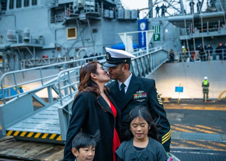 The Pic of the Day: Hero’s Welcome for the Crew of the USS Chancellorsville