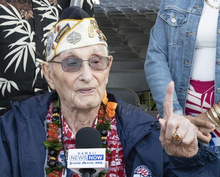 The Pic of the Day: Sterling Cale, Pearl Harbor Survivor Commemorates the Event with the Navy
