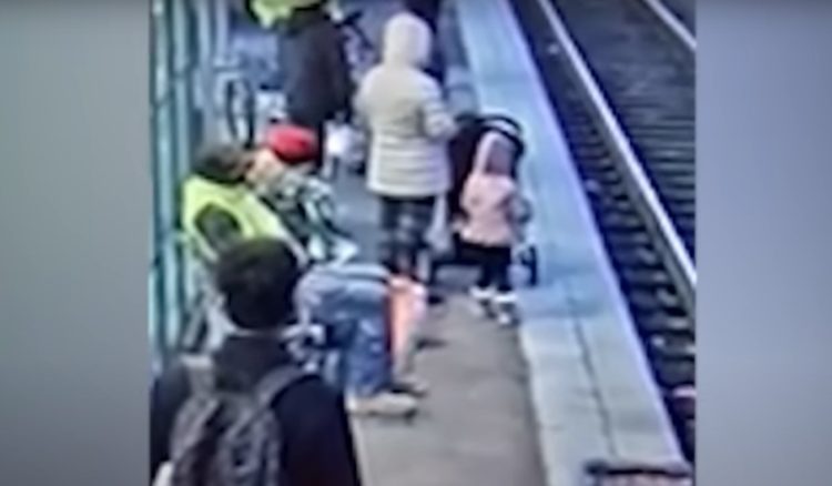 Watch: Woman Shoved 3-Year-old Towards MAX Tracks, Now Jailed