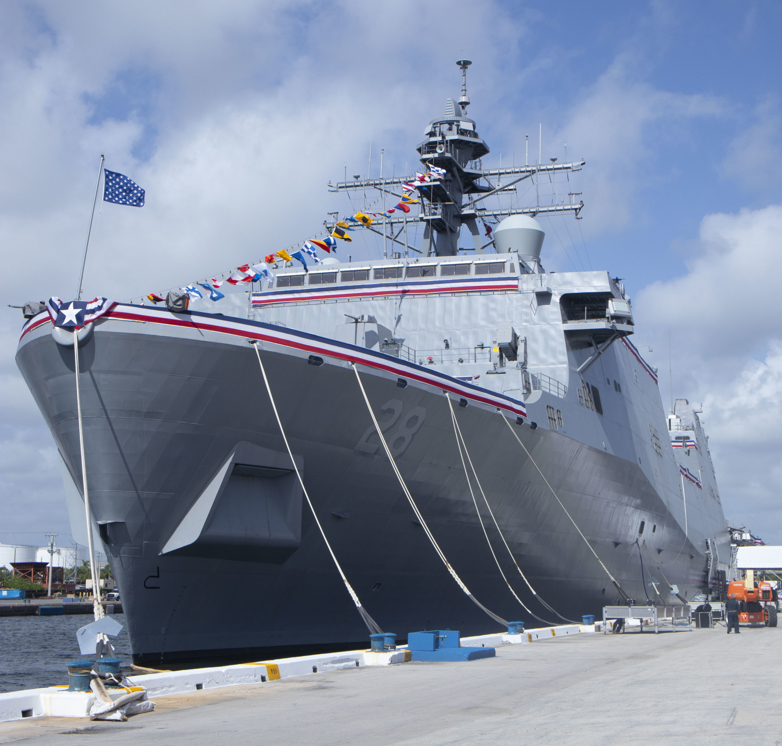 USS Fort Lauderdale (LPD 28)