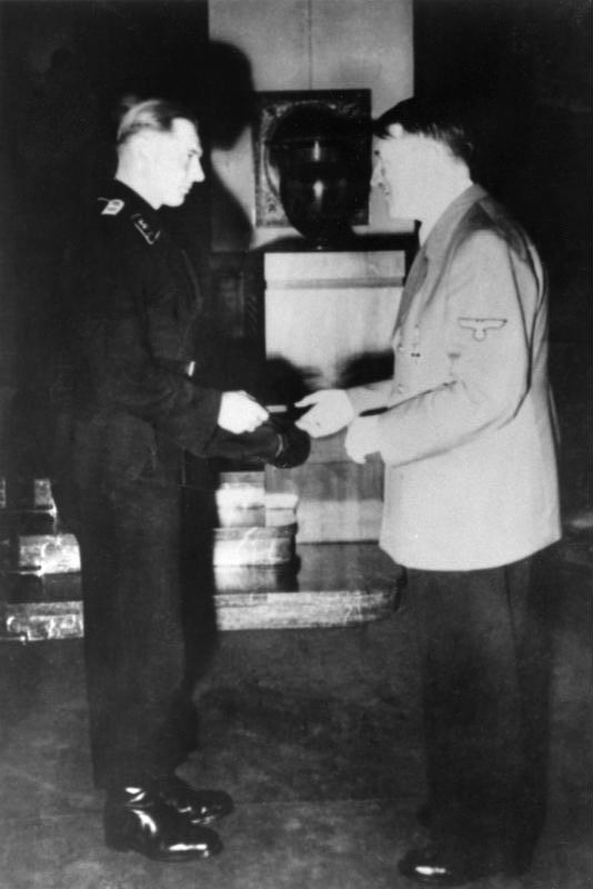 Michael Wittmann und Adolf Hitler