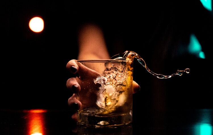 Whiskey Etiquette 101: Savoring the Spirit the Right Way