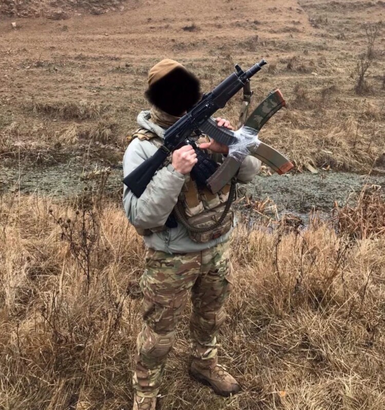SOFREP Pic of Day: A Ukrainian Soldier And His Unique Method to Carry Magazines