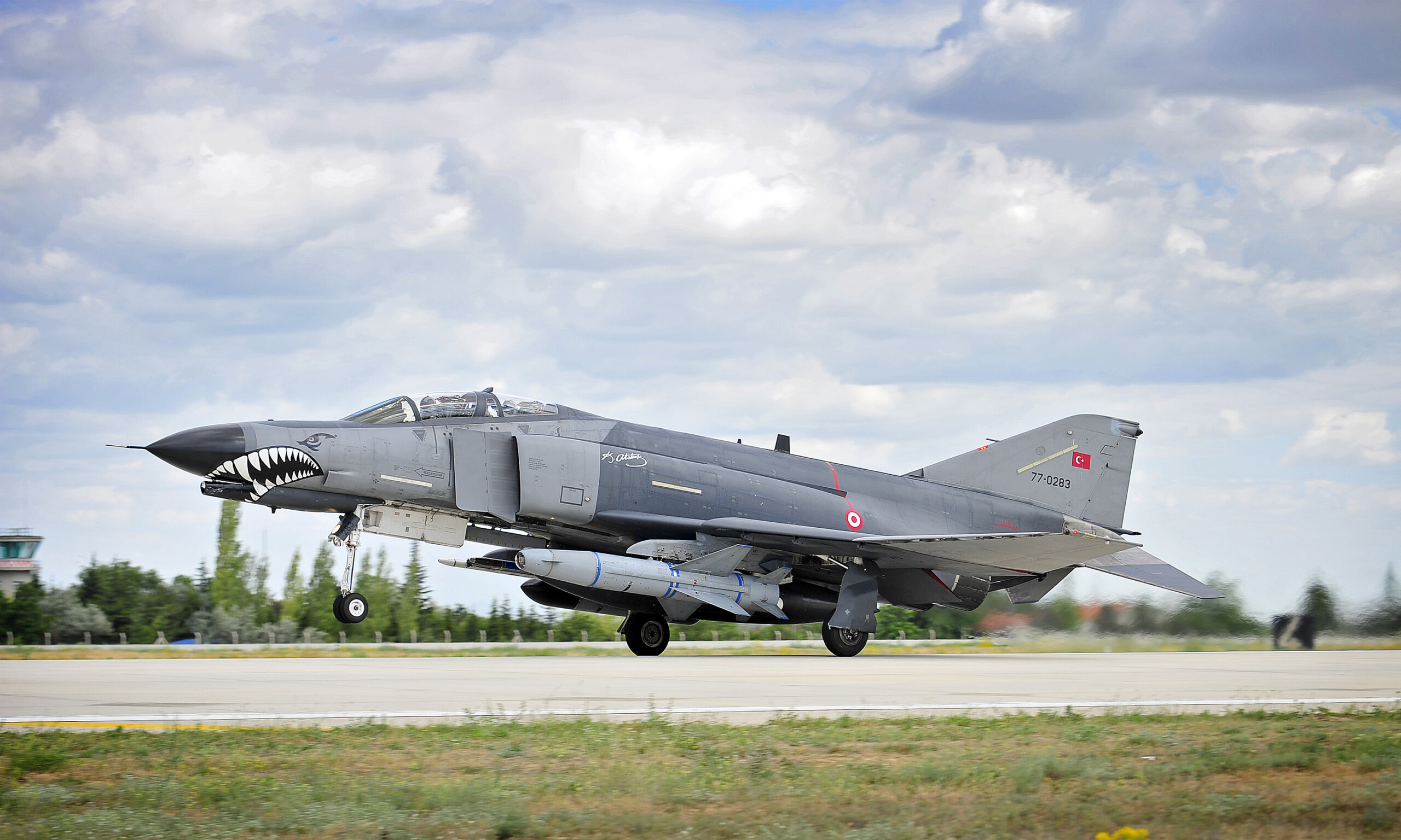 An F4E Phantom II aircraft with the Turkish Air Force carrying armed with Popeye turbo missiles (Wikimedia Commons)