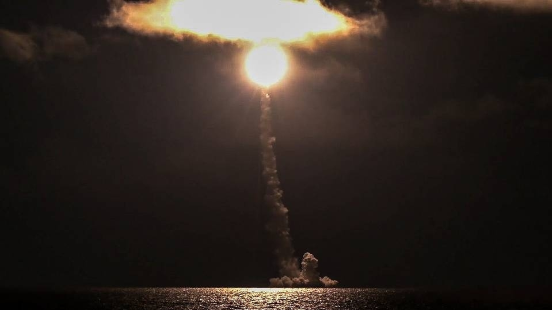 Russia Successfully Tests Nuclear-Capable 'Bulava' Intercontinental ...