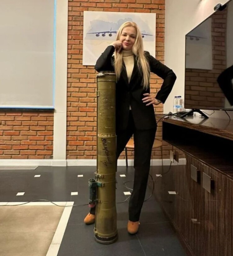 Pic of the Day: Never Get Between a Woman and Her Anti-Tank Guided Missile