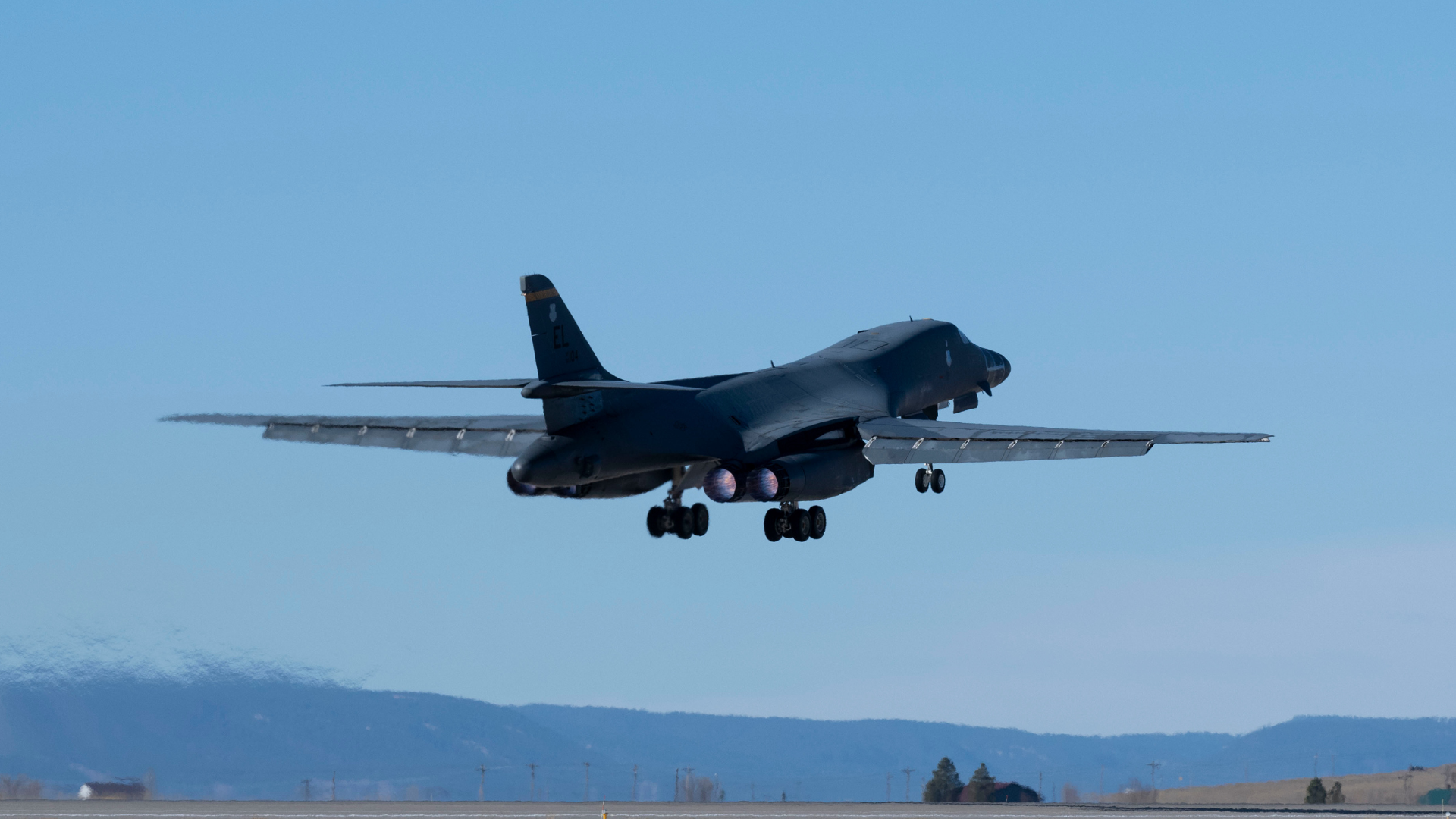 Four Airmen Survive B-1B Bomber Crash Near Ellsworth Air Force Base ...