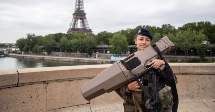 SOFREP Pic of the Day: French Soldier Pulls Anti-Drone Security During Opération Sentinelle