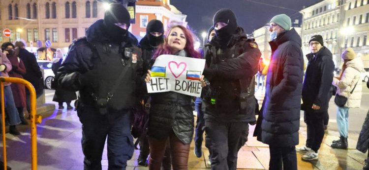 Military Author Frank Demith: Ukraine Strikes Back – Will Russia Use Nukes To Oust the Invaders?