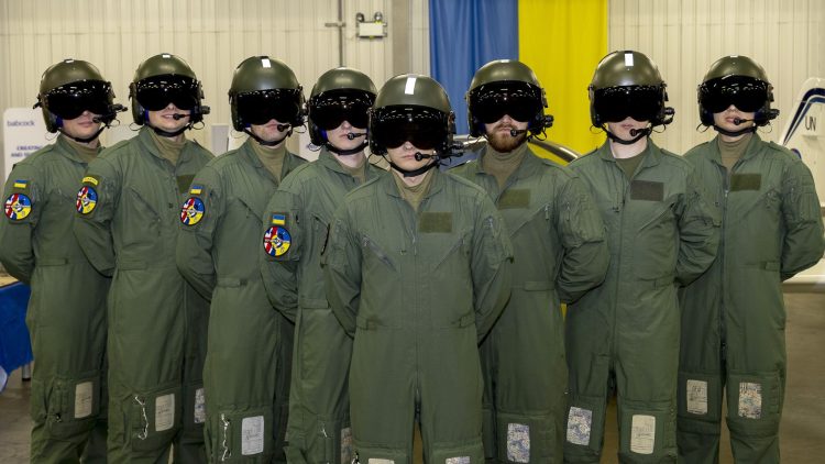 Ukraine Graduates 200 Pilots, Eyes F-16 Squadrons by 2025