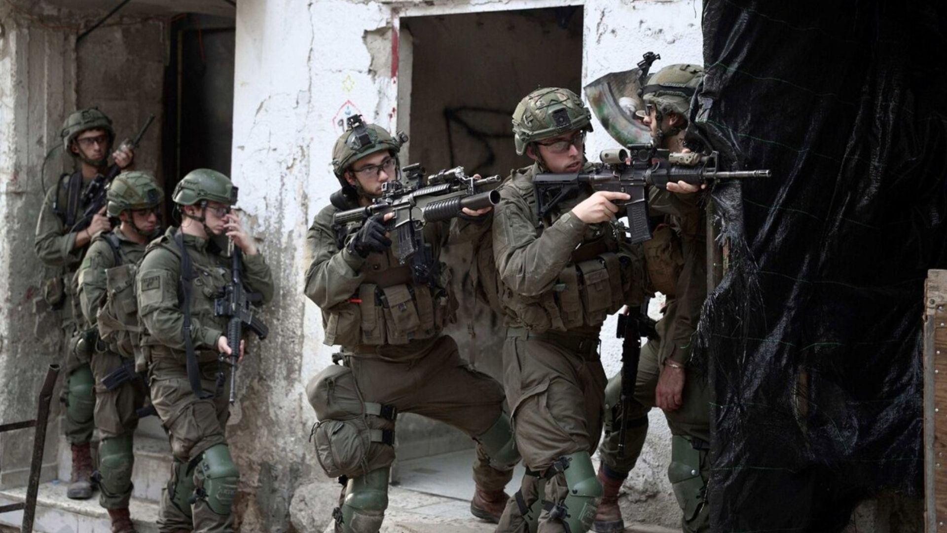 idf-raiding-houses-west-bank