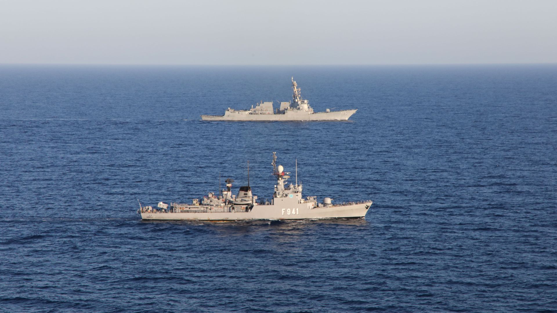us-warship-in-red-sea