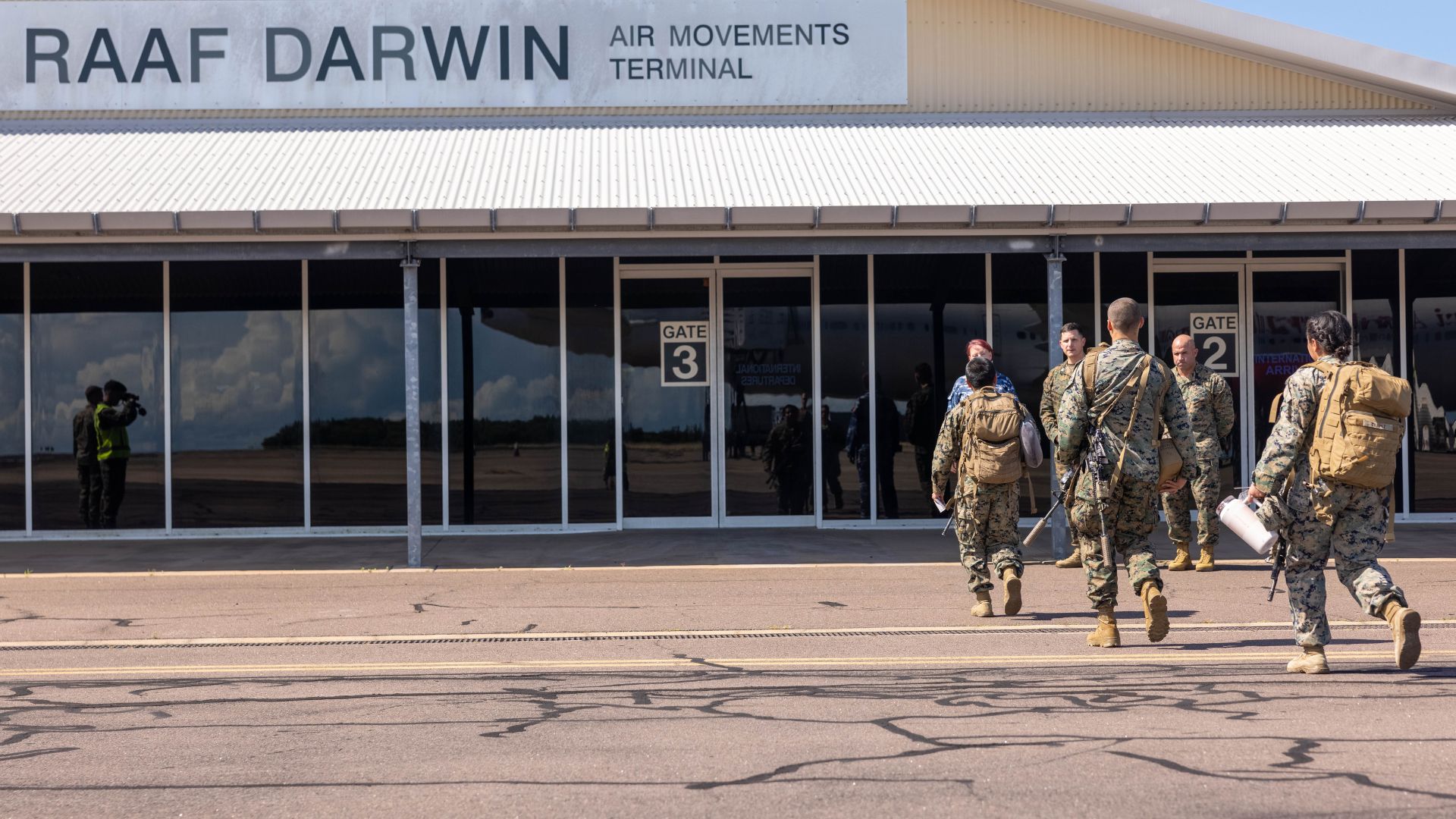 Marines Sailors arrival