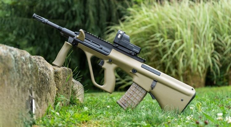 Firing the Full-Auto Steyr Bullpup Assault Rifle