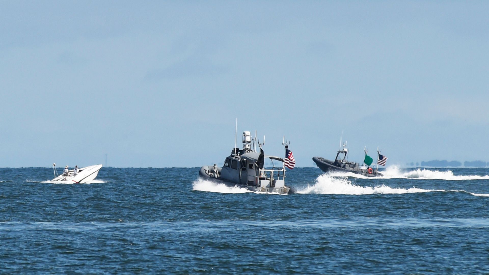 Autonomous swarmboats