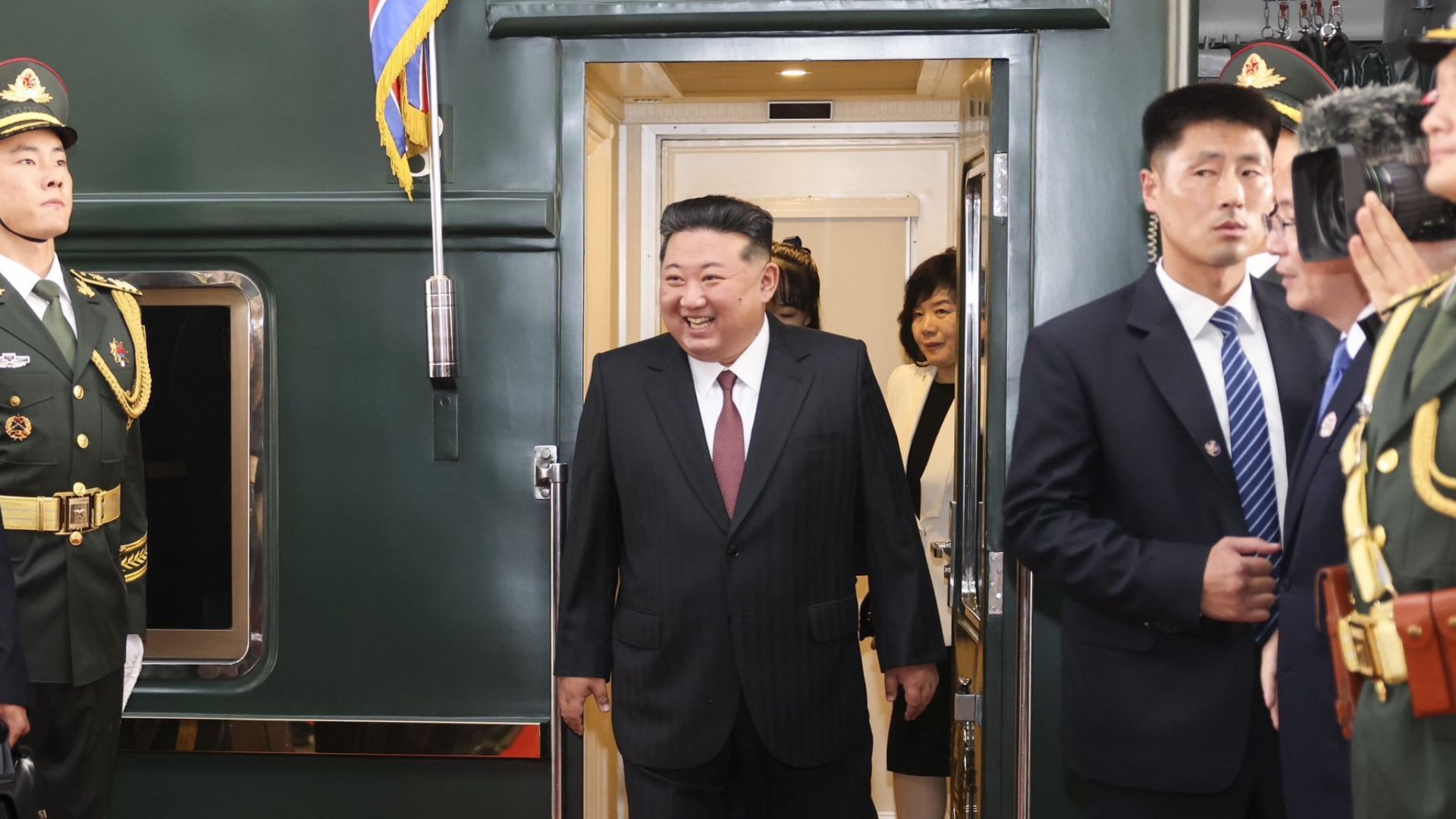 Kim Jong Un arrives in China