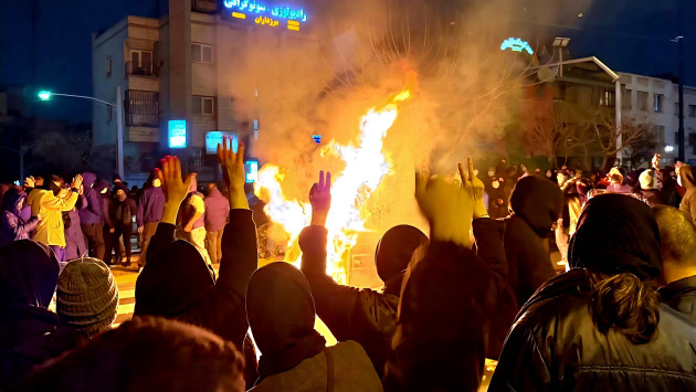 Morning Brief: Iran Blames Israel, Ukraine Hits Kh‑22s, US on Nigeria, Chicago Carpenter Acquitted, Greenland’s Survival Culture