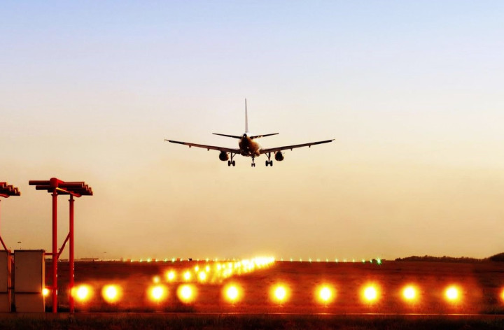 United Jet and Black Hawk Nearly Collide on Final Approach With 168 People Onboard